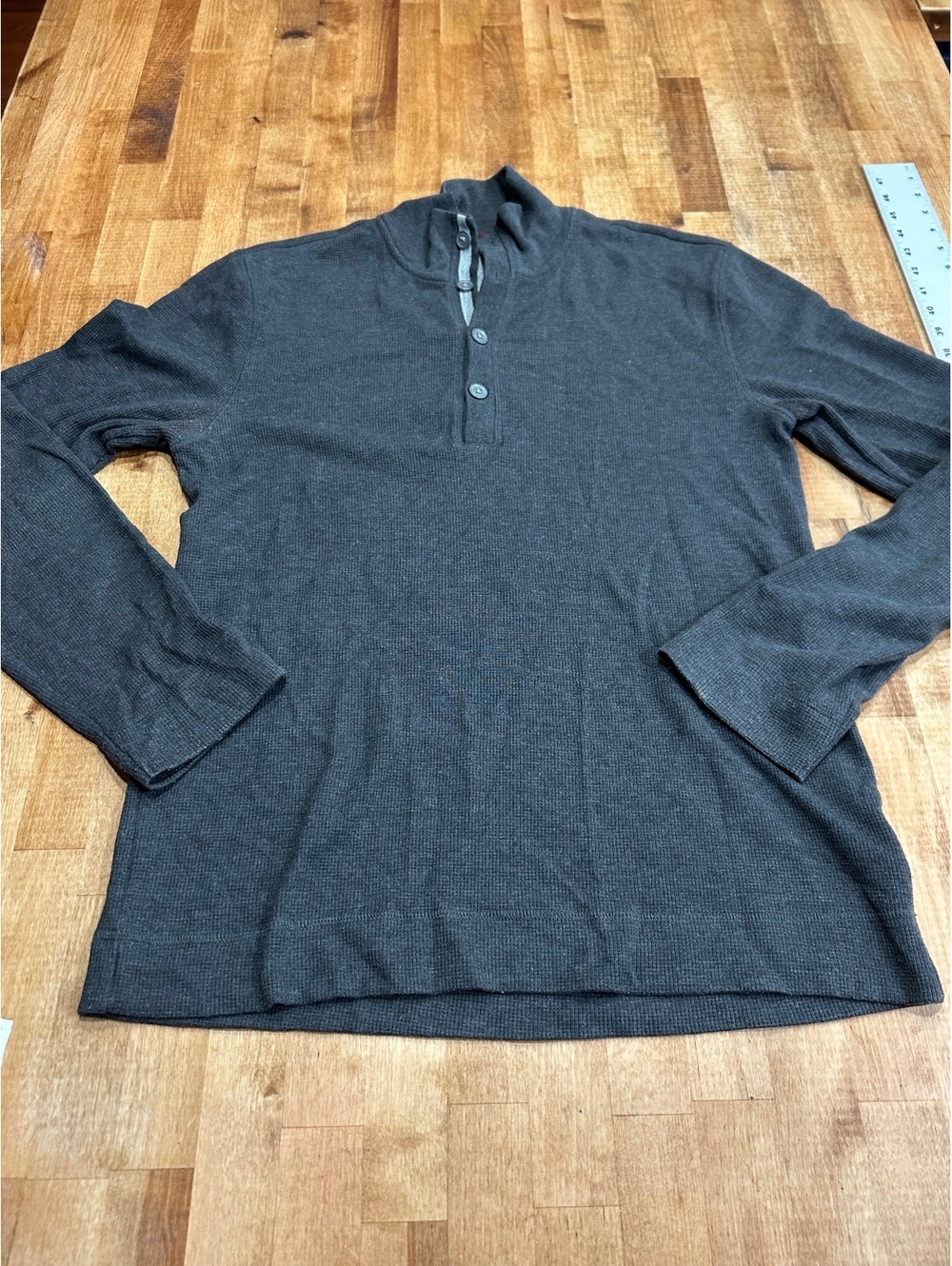Banana Republic Men's Medium Gray Pullover Henley Shirt